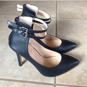 Chase & Chloe pumps with ankle straps