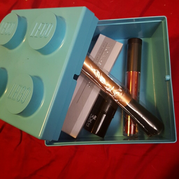 Lego makeup box/travel container - Picture 2 of 3