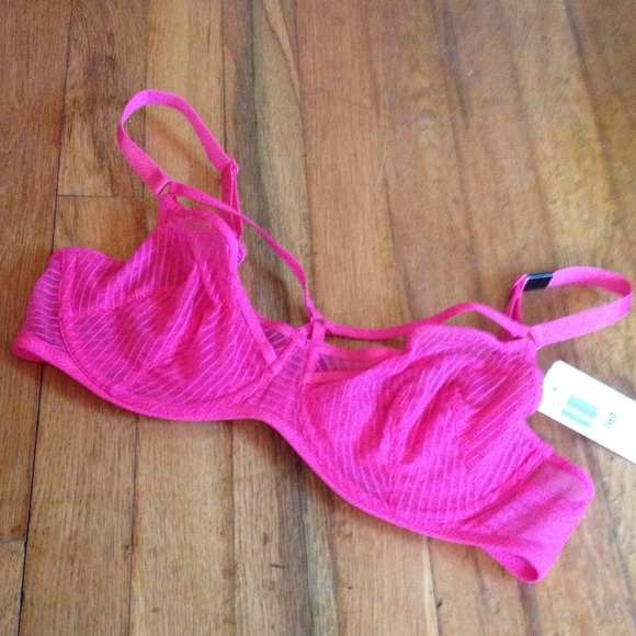 👄❤️Fun and flirty strapped bra❤️👄
