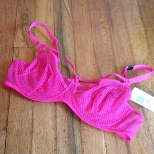 👄❤️Fun and flirty strapped bra❤️👄