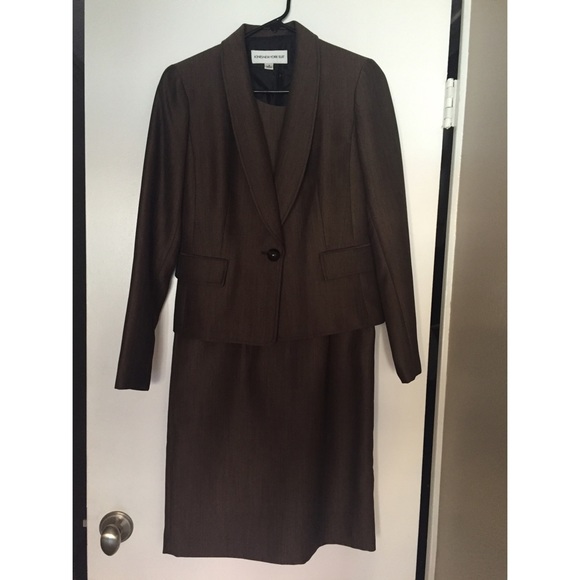 Gorgeous and Classy Jones New York Dress Suit