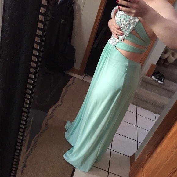 GORGEOUS MINT PROM DRESS! - Picture 2 of 4