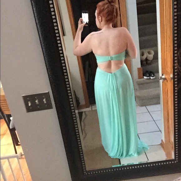 GORGEOUS MINT PROM DRESS! - Picture 3 of 4
