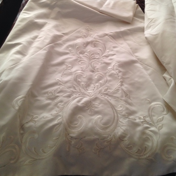 Wedding gown with train and bling - Picture 3 of 4