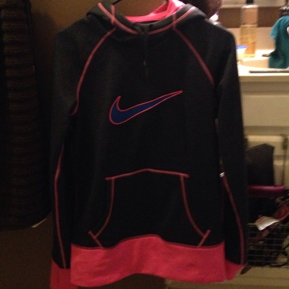 Nike pullover - Picture 1 of 3