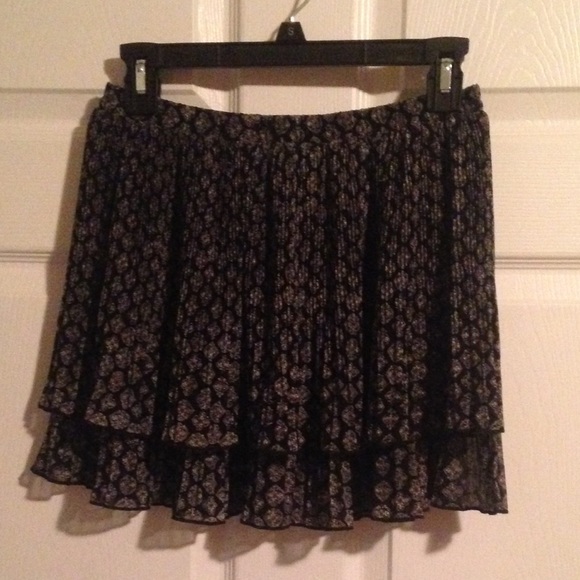 Black patterned mini skirt