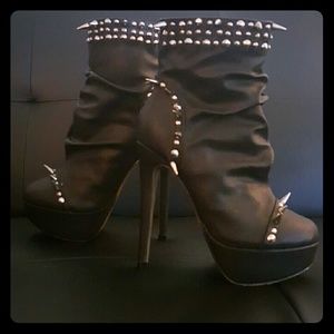 Black platform boot