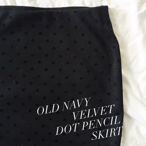 🌻SALE🌻Old Navy Velvet Dot Pencil Skirt