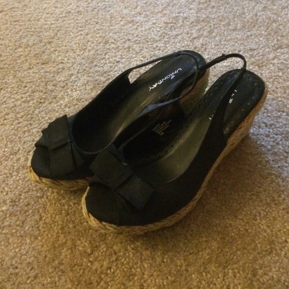 Unionbay black woven sandals