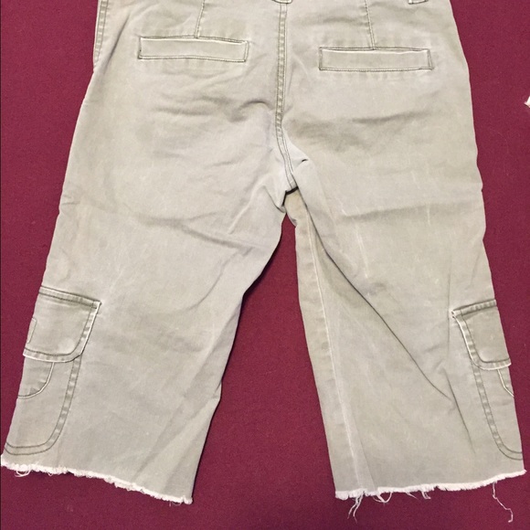 American Eagle khaki green shorts size 4 - Picture 2 of 3