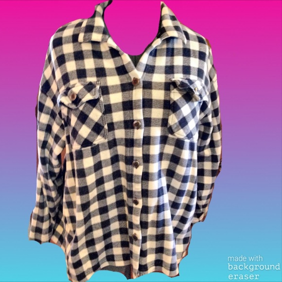 SOLD IN BUNDLE Liz & Co navy and white plaid shirt