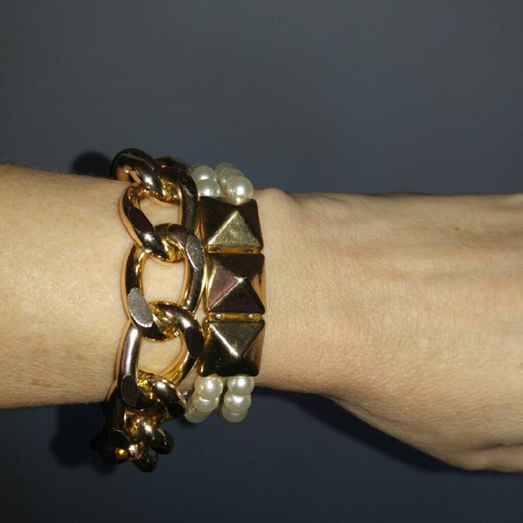 Gold Cain and Pearl Set Bracelet Set - Picture 1 of 4