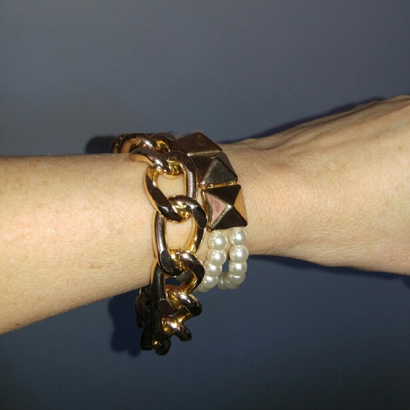 Gold Cain and Pearl Set Bracelet Set - Picture 4 of 4