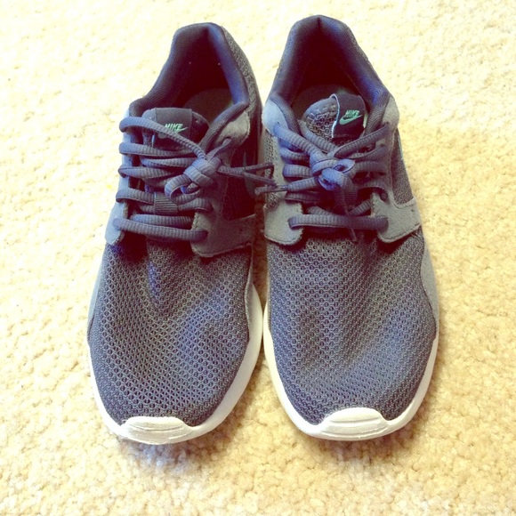 Nike tennis shoes ✔️