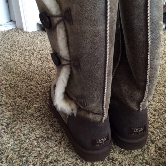 Brown Uggs - Picture 2 of 4