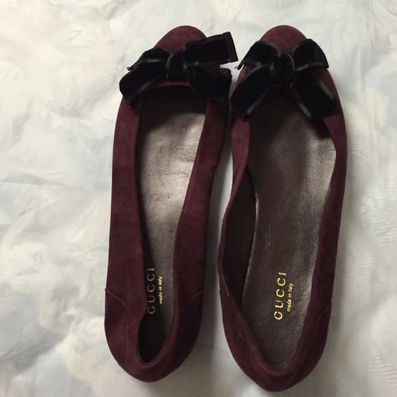 Authentic Gucci velvet bow tie flats