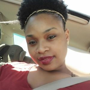 Meet your Posher, Tia