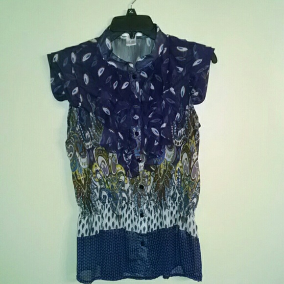 Romeo & Juliet Couture floral short sleeve blouse.