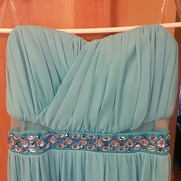 Beautiful floor length strapless formal dress.