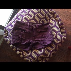 maroon ae distressed shorts