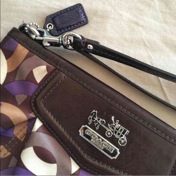 Coach Madison Large Signature Wristlet - Picture 2 of 4