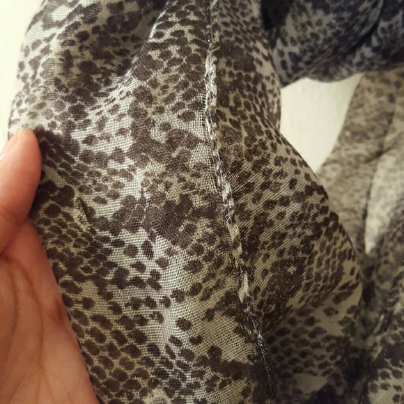 🚫SOLD Infinity scarf - Picture 2 of 4