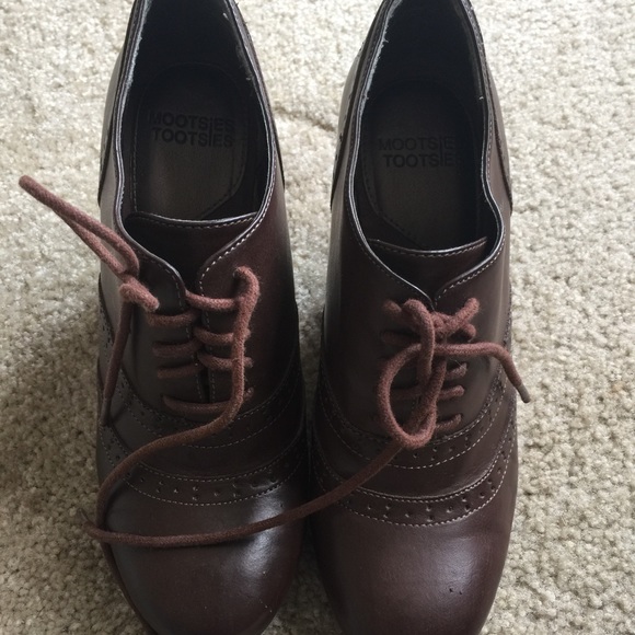 Brown wedges size 6