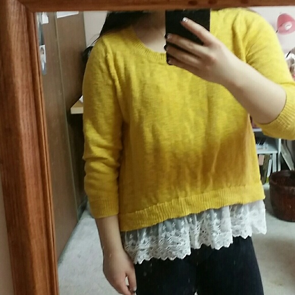 Yellow hi-low lace sweater - Picture 2 of 4