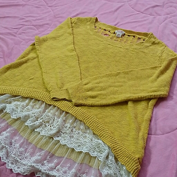 Yellow hi-low lace sweater - Picture 3 of 4