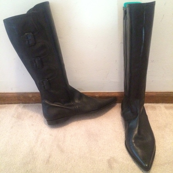 Kenneth Cole Genuine Leather Buck Up