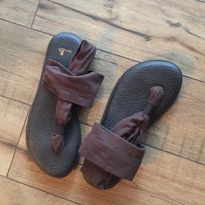 Sanuk sandals, dark brown size 7 yoga sandals