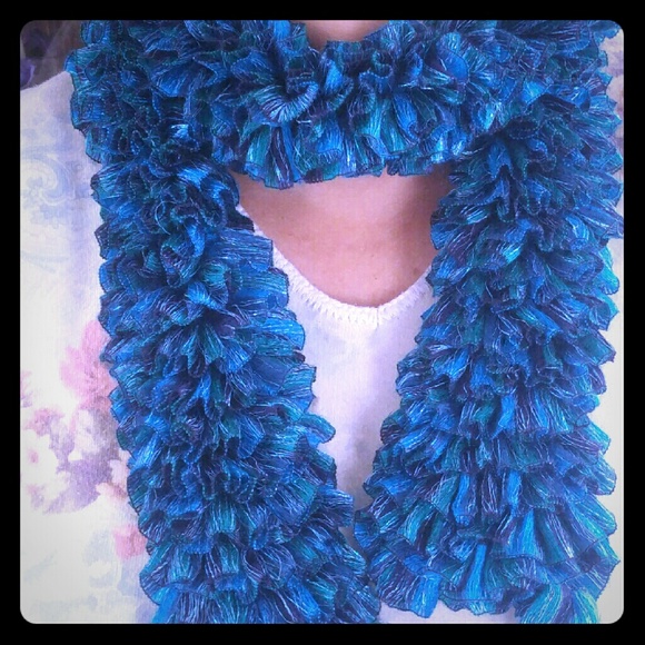BEAUTIFUL HANDMADE SCARF