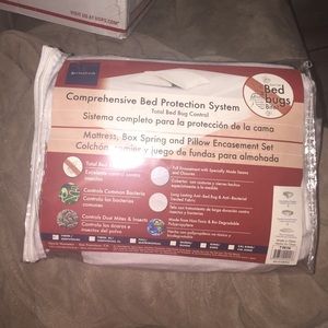 *NEW* Twin size bed protector.