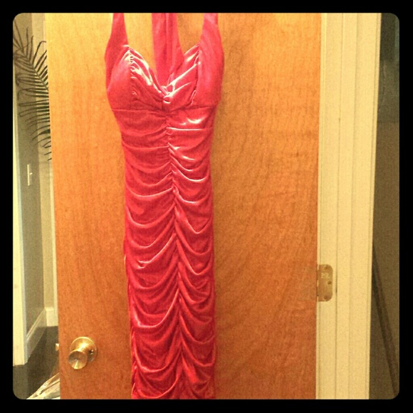 Body fitting dress.