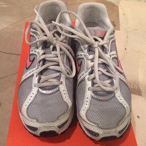 Gray and Pink Women's Nike Compete 2