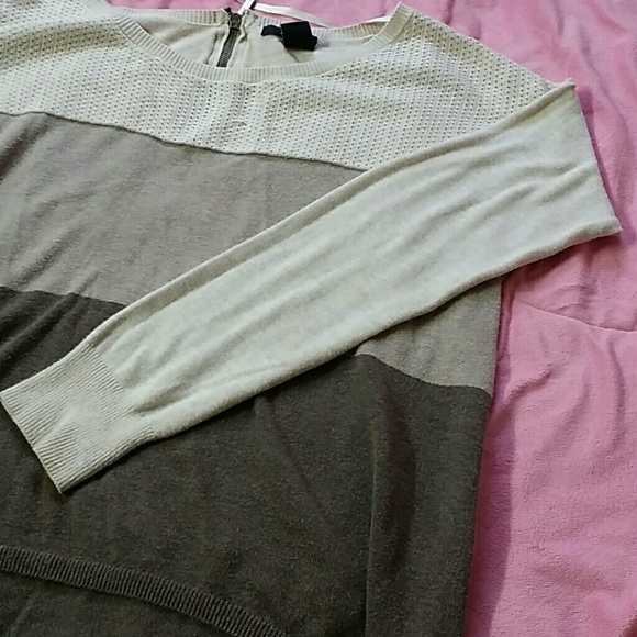 DKNY sweater - Picture 3 of 4