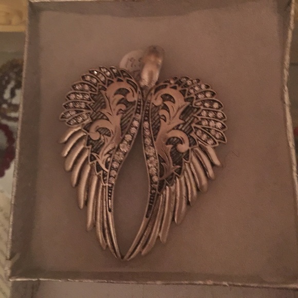 Angel wings neckpiece
