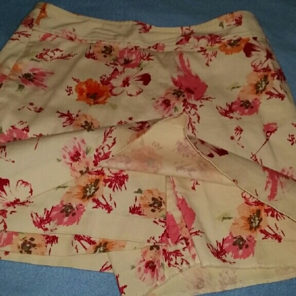 ANN Taylor mini skort. - Picture 3 of 4