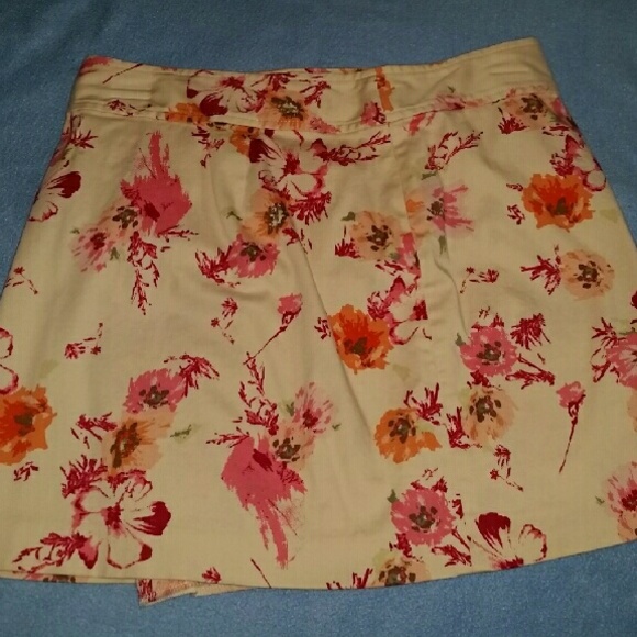ANN Taylor mini skort. - Picture 4 of 4