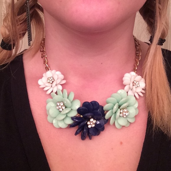 Short necklace