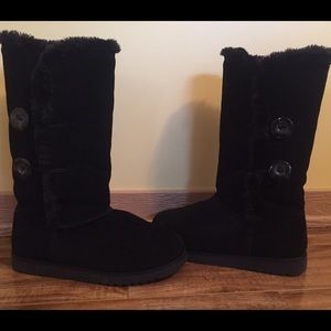 Black 2 button faux suede with fur boots