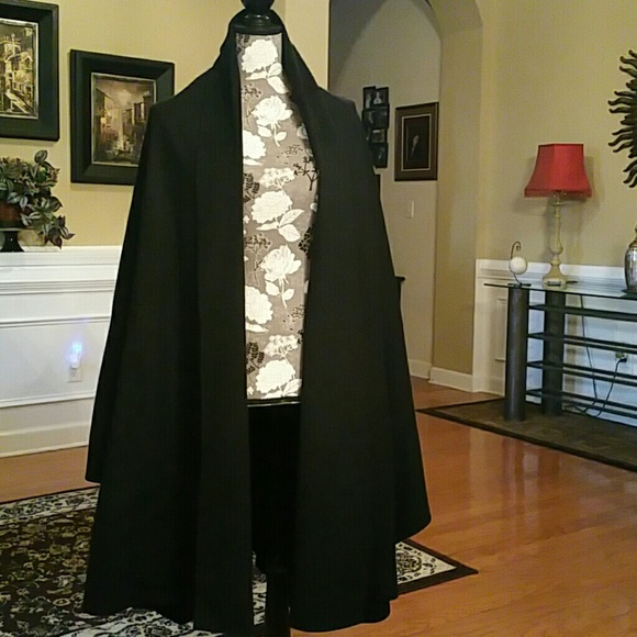 Karen Plus Black Cape not sure of the size
