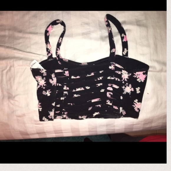 Crop top !! - Picture 2 of 2