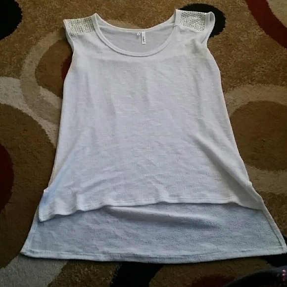 Sleeveless sweater top