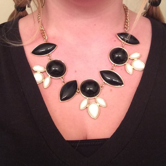 Short necklace