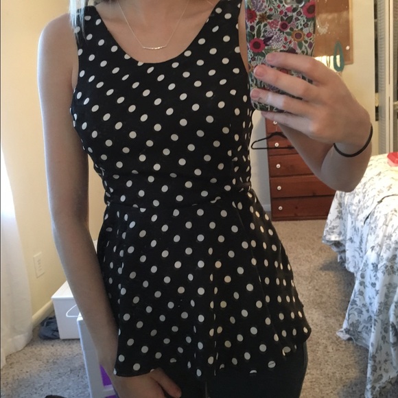 Polka dotted top with low back - Picture 1 of 2