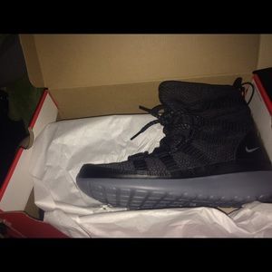 Brand new nike roshe one hi boots cheaper on Ⓜ️
