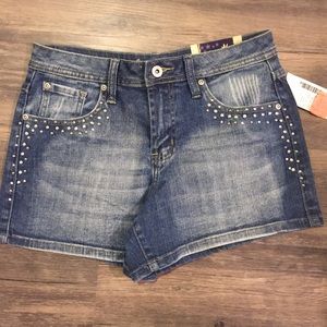 L.A. Blue size 6 shorts. Not Hollister.