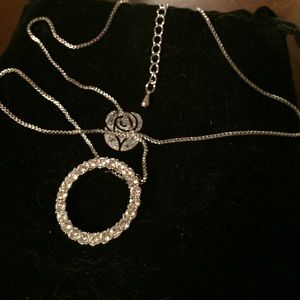 Stunning silver necklace with pendant