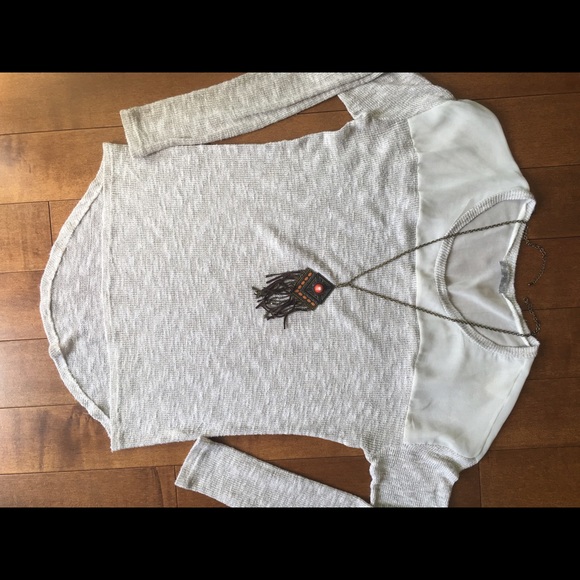 Sold 🙌🏽 White with gold sweater